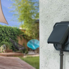 Prise 2P+T avec volet Anthracite Plexo
