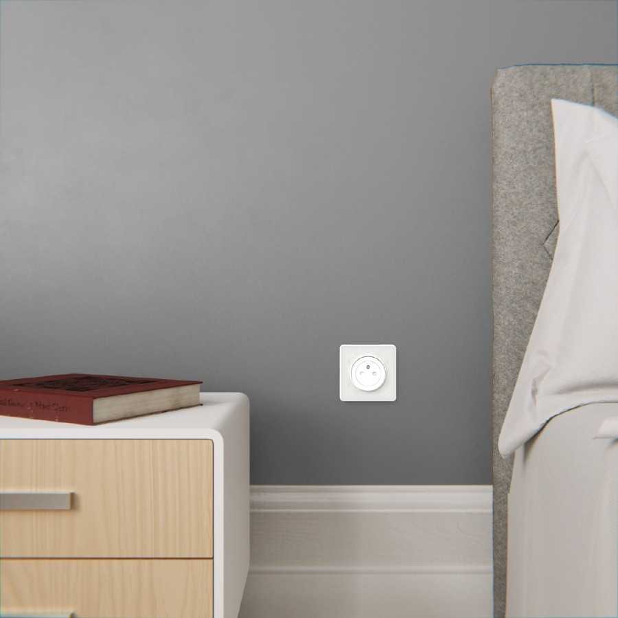 S520802R-Appareillage-composable-milieu-de-gamme-Odace-Touch-plaque-1-poste-translucide-blanc-avec-liseré-blanc