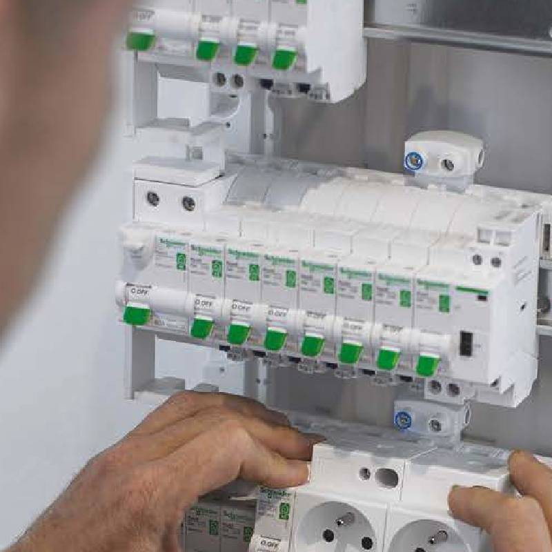 Tableau pré-équipé SCHNEIDER ELECTRIC Resi9 XE Maison individuelle – 3 rangées, 18 modules